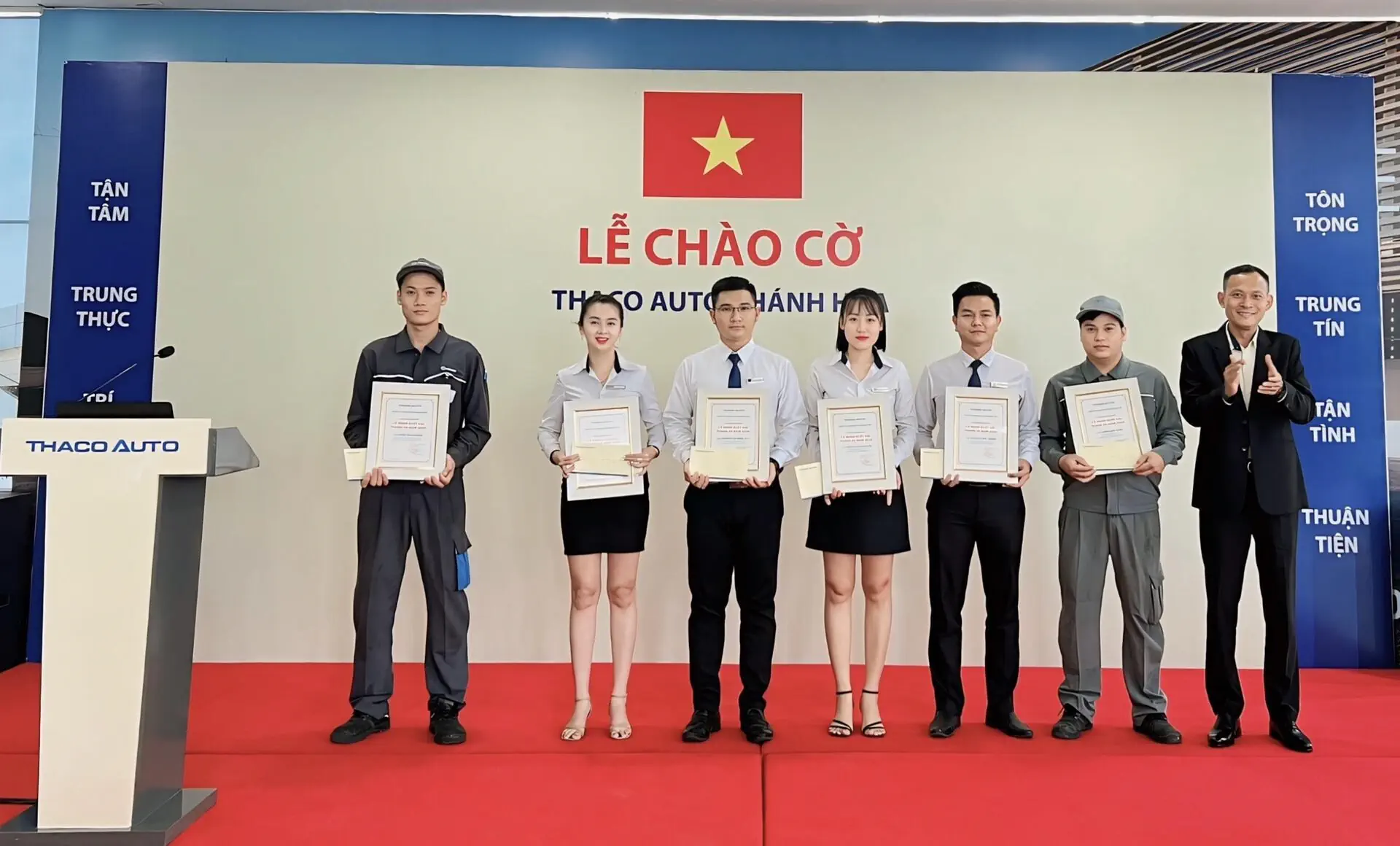 Lễ chào cờ tháng 5: THACO AUTO Khánh Hoà vinh danh cá nhân có thành tích xuất sắc