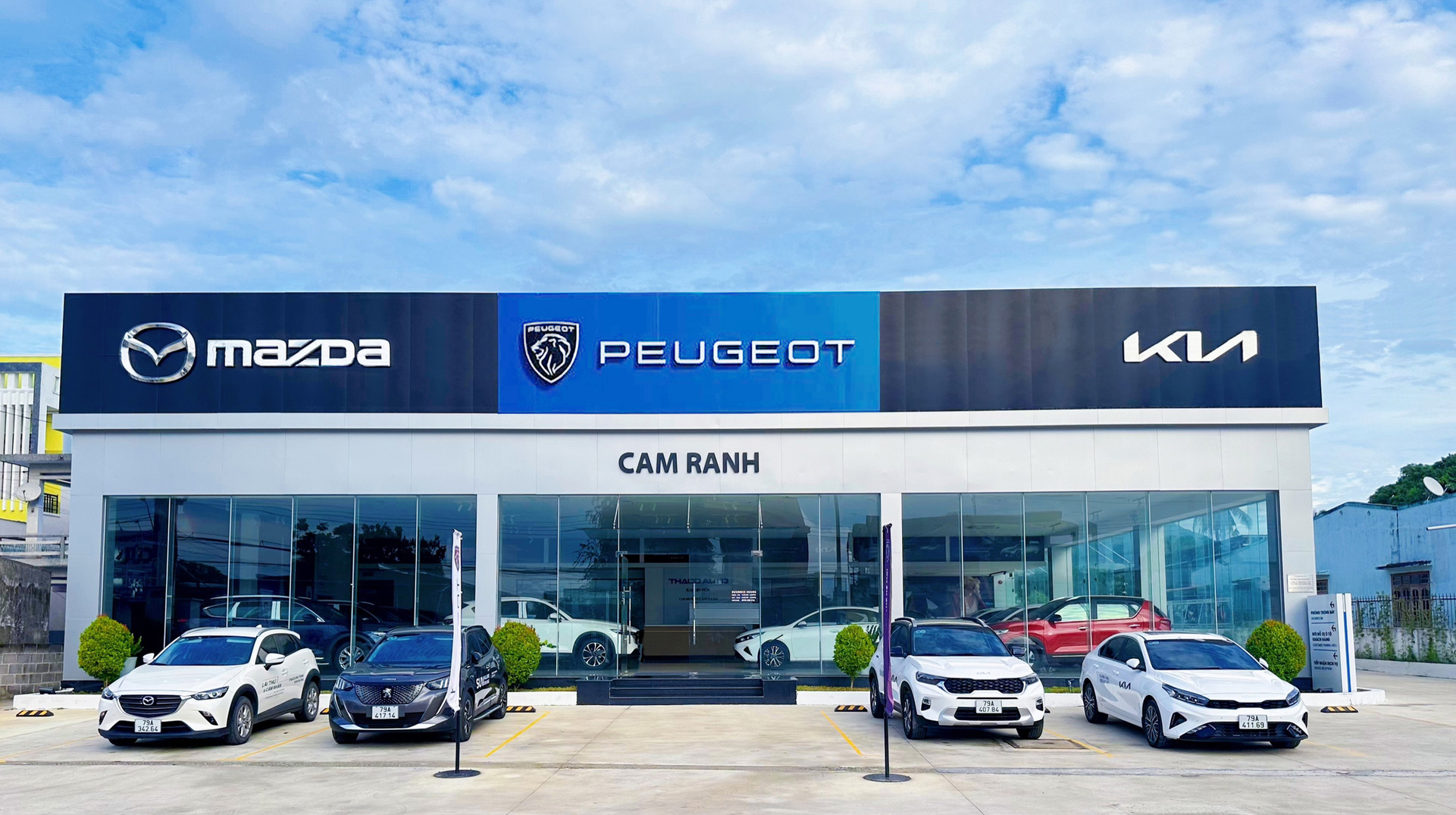 Showroom KIA - Mazda - Peugeot Cam Ranh