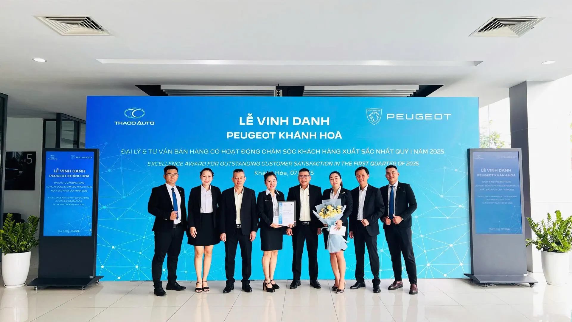 THACO AUTO KHÁNH HÒA TỔ CHỨC LỄ VINH DANH ĐẠI LÝ VÀ TƯ VẤN BÁN HÀNG CÓ HOẠT ĐỘNG CHĂM SÓC KHÁCH HÀNG XUẤT SẮC NHẤT QUÝ I NĂM 2025 THƯƠNG HIỆU PEUGEOT
