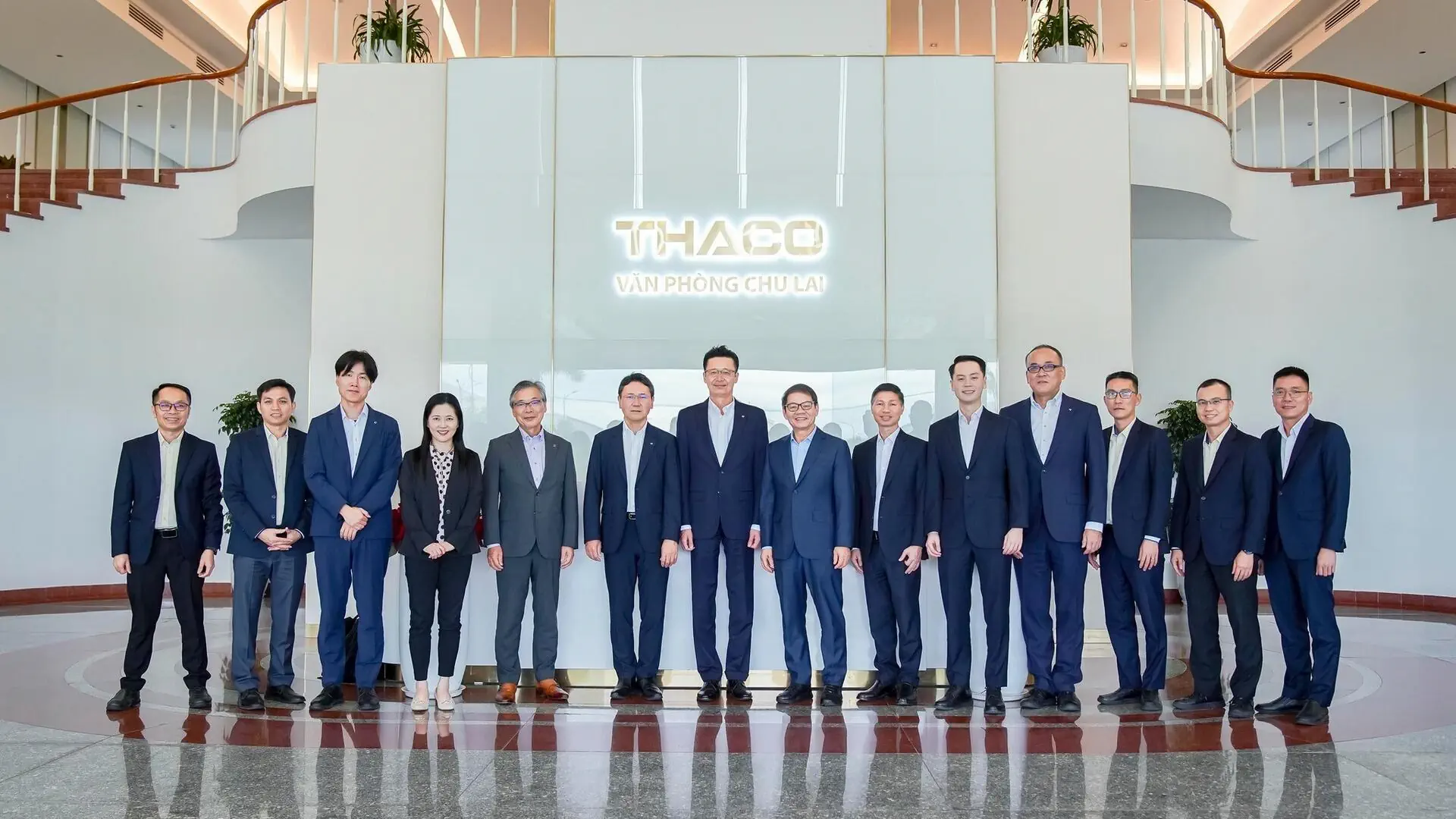 Lãnh đạo Tập đoàn Mazda thăm và làm việc tại THACO AUTO