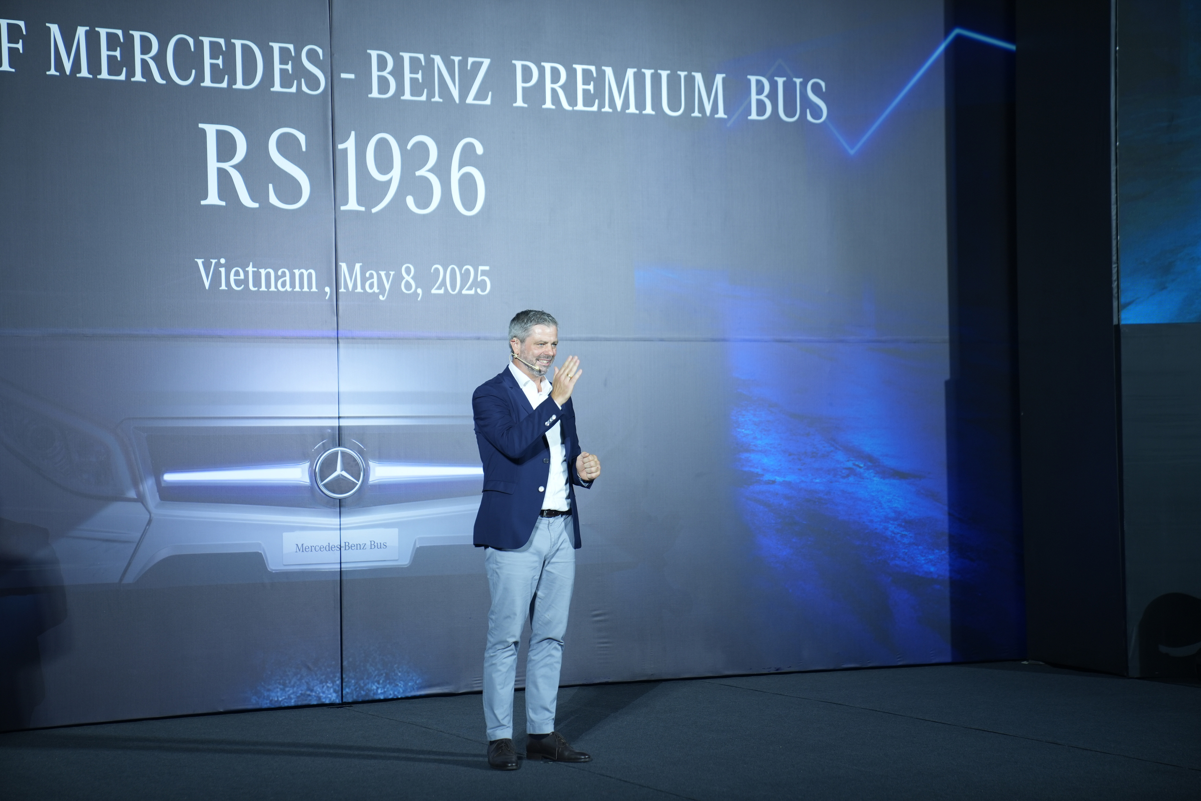 hinh-4-ong-harald-schmid-chu-tich-daimler-truck-khu-vuc-dong-nam-a-phat-bieu-tai-chuong-trinh.jpg