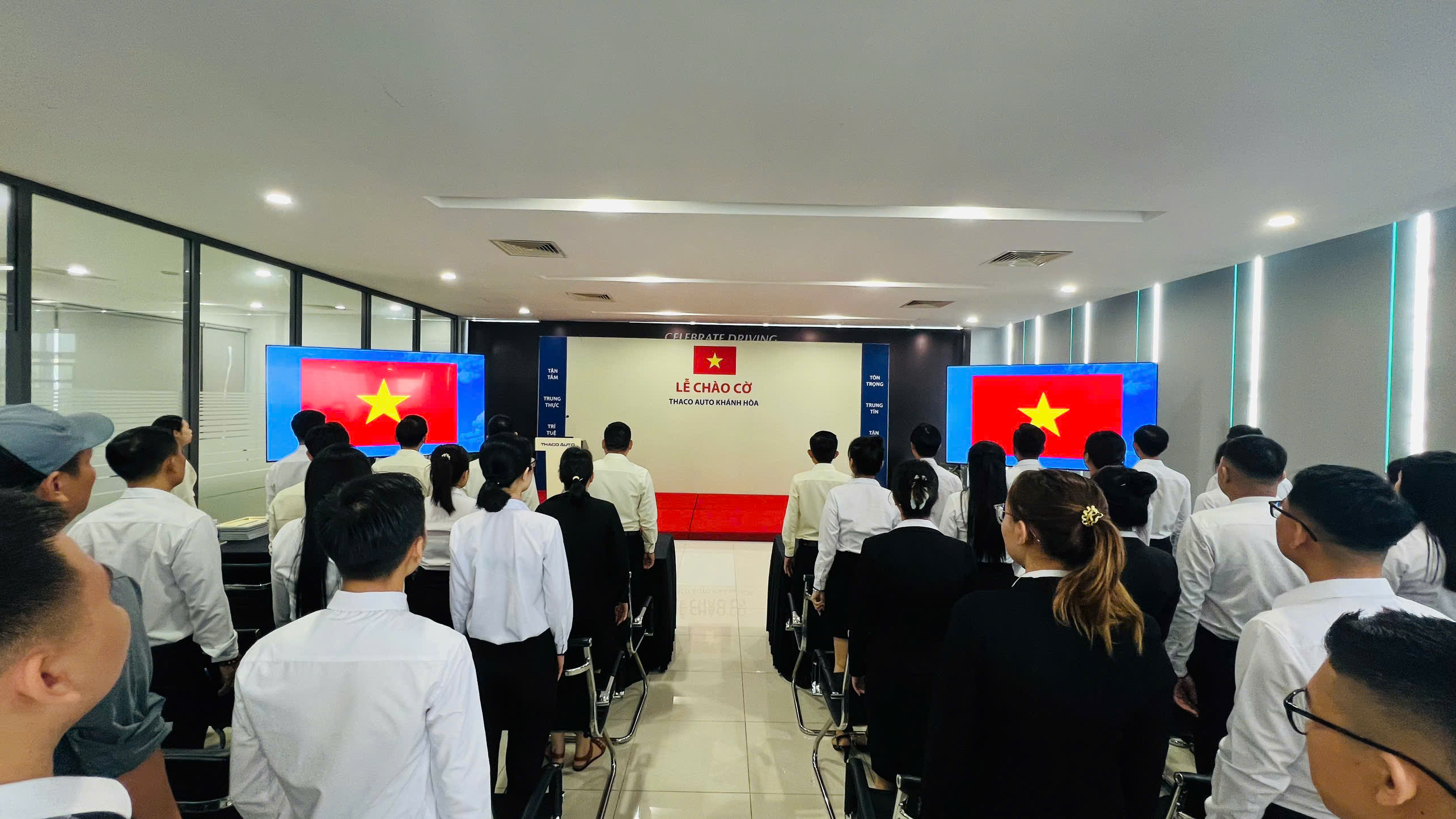 Lễ chào cờ tháng 12: THACO AUTO Khánh Hòa triển khai các giải pháp hoàn thành mục tiêu kế hoạch năm 2024